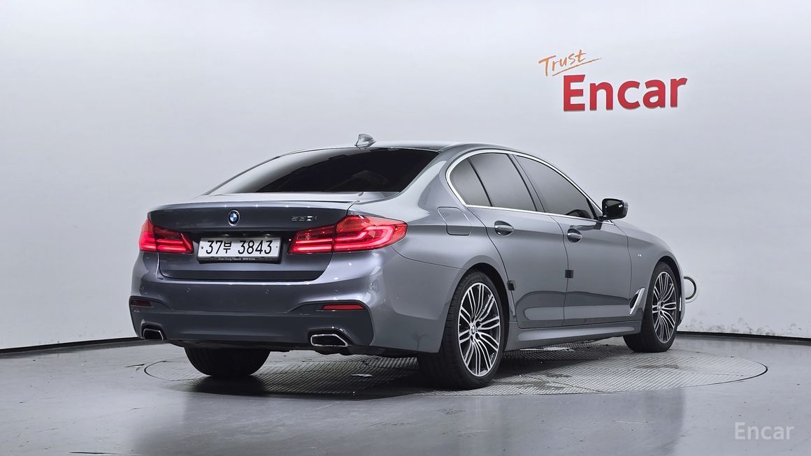 BMW 5 Series - фото 1