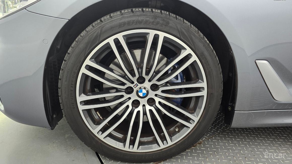 BMW 5 Series - фото 4