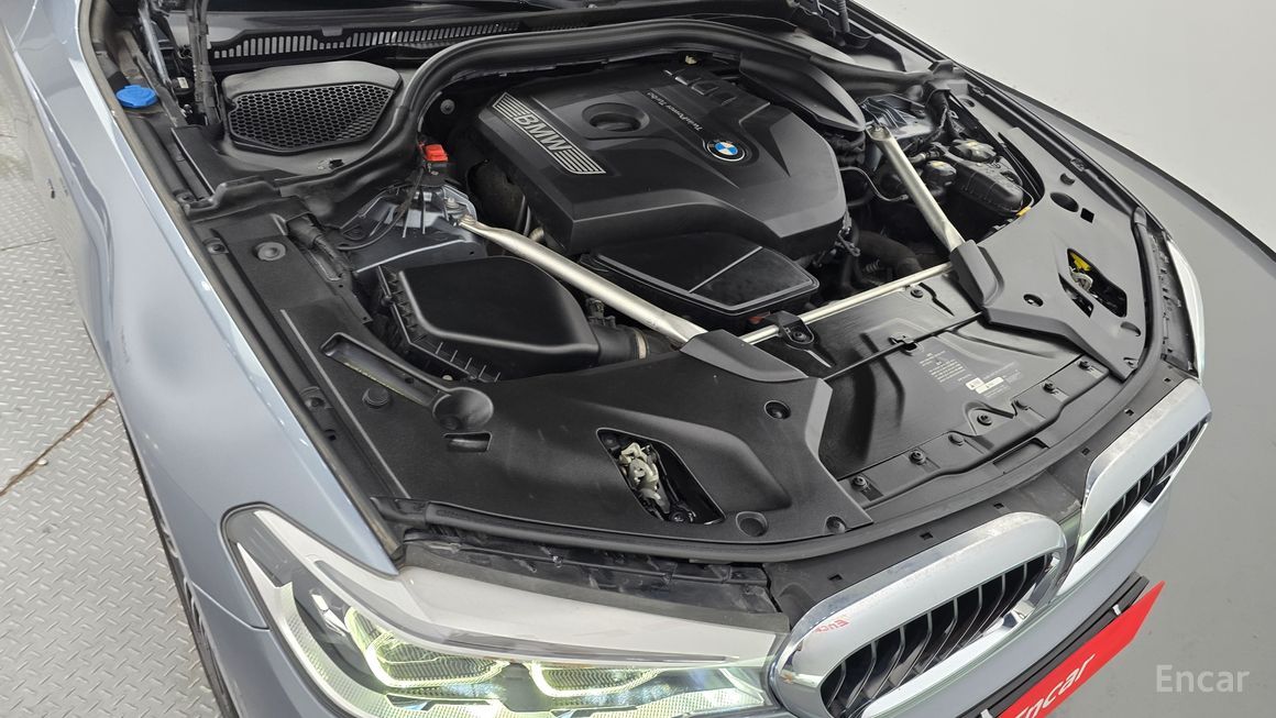 BMW 5 Series - фото 5