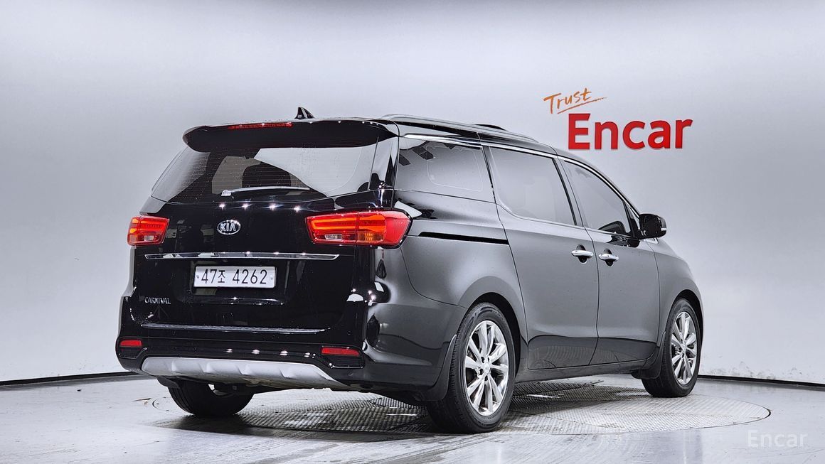 Kia Carnival - фото 1