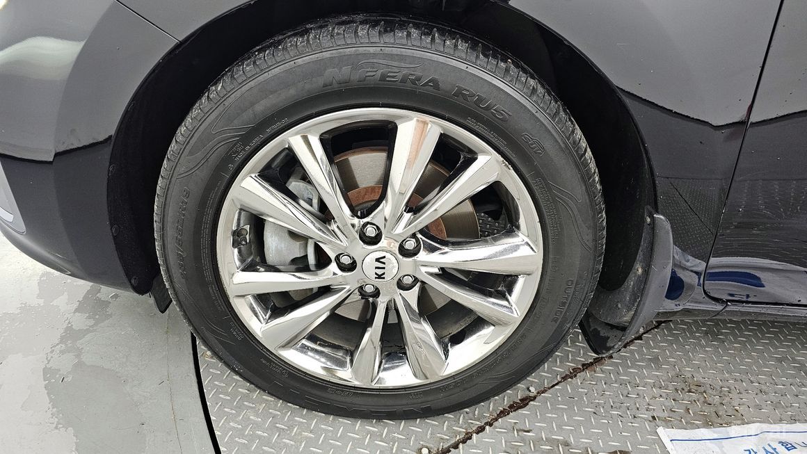 Kia Carnival - фото 4