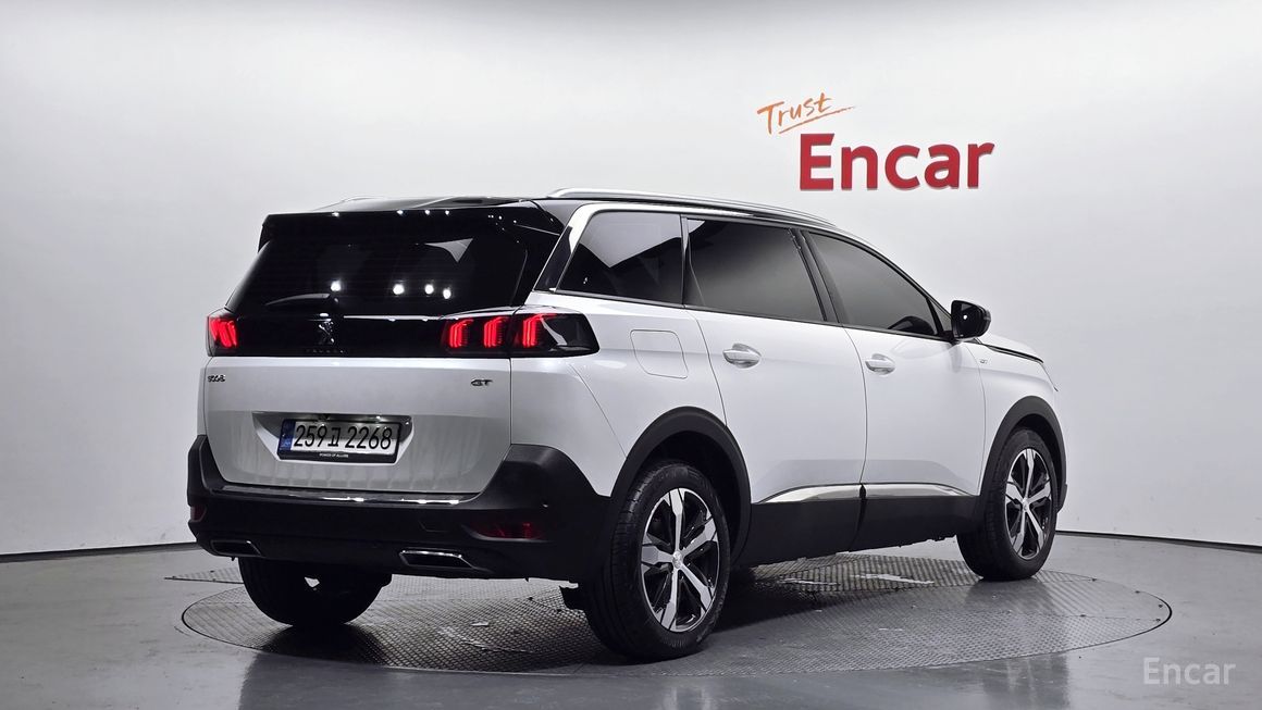 Peugeot 5008 - фото 1