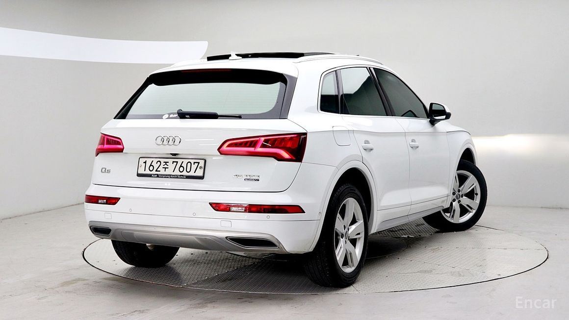 Audi Q5 - фото 1