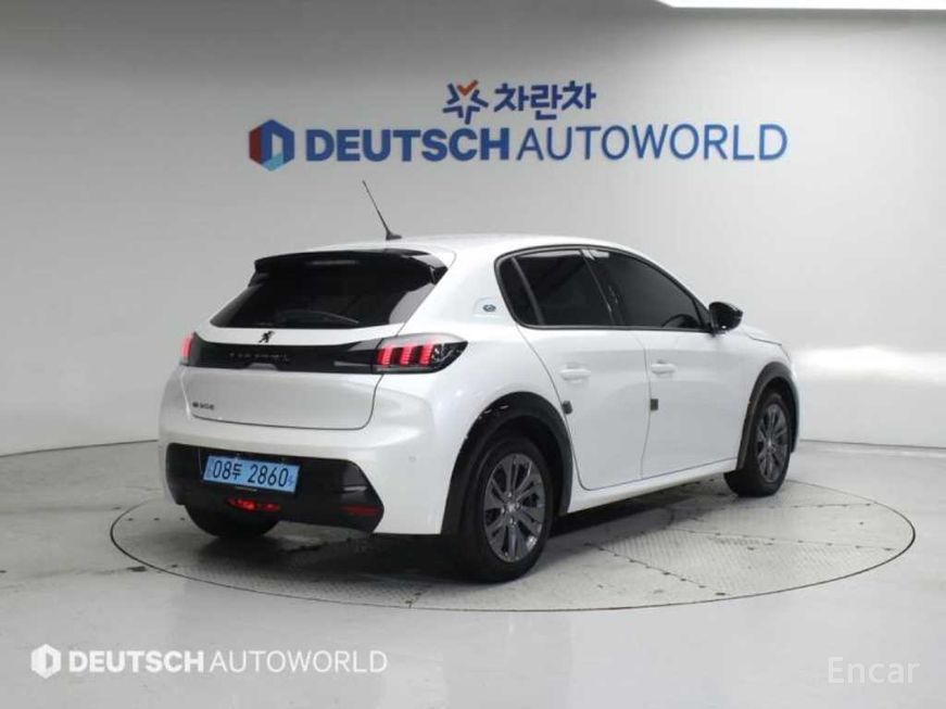 Peugeot 208 - фото 1