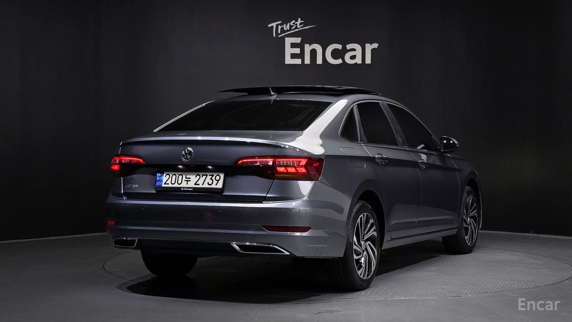 Volkswagen Jetta - фото 1