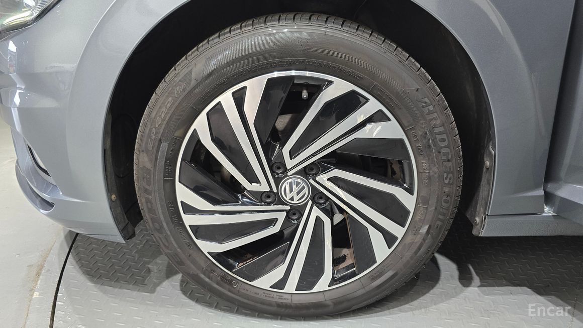 Volkswagen Jetta - фото 4