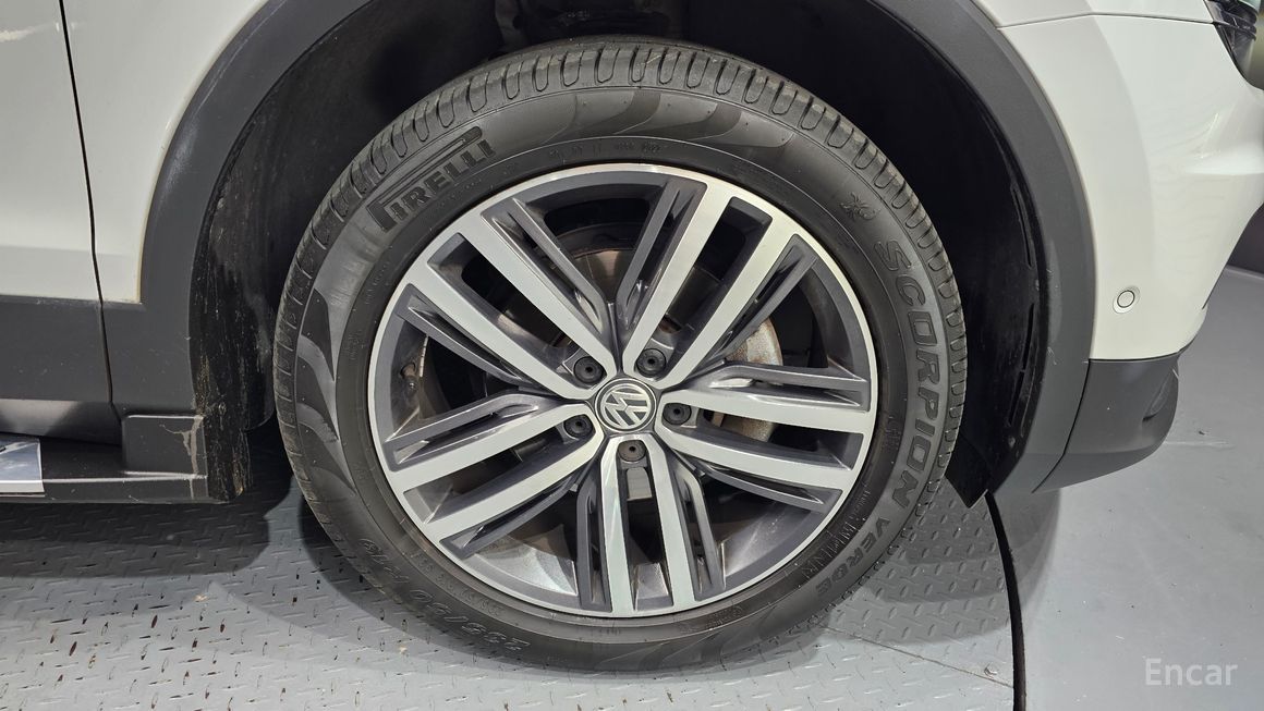 Volkswagen Tiguan - фото 4