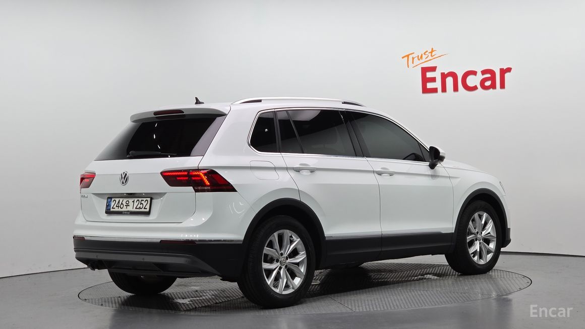 Volkswagen Tiguan - фото 1