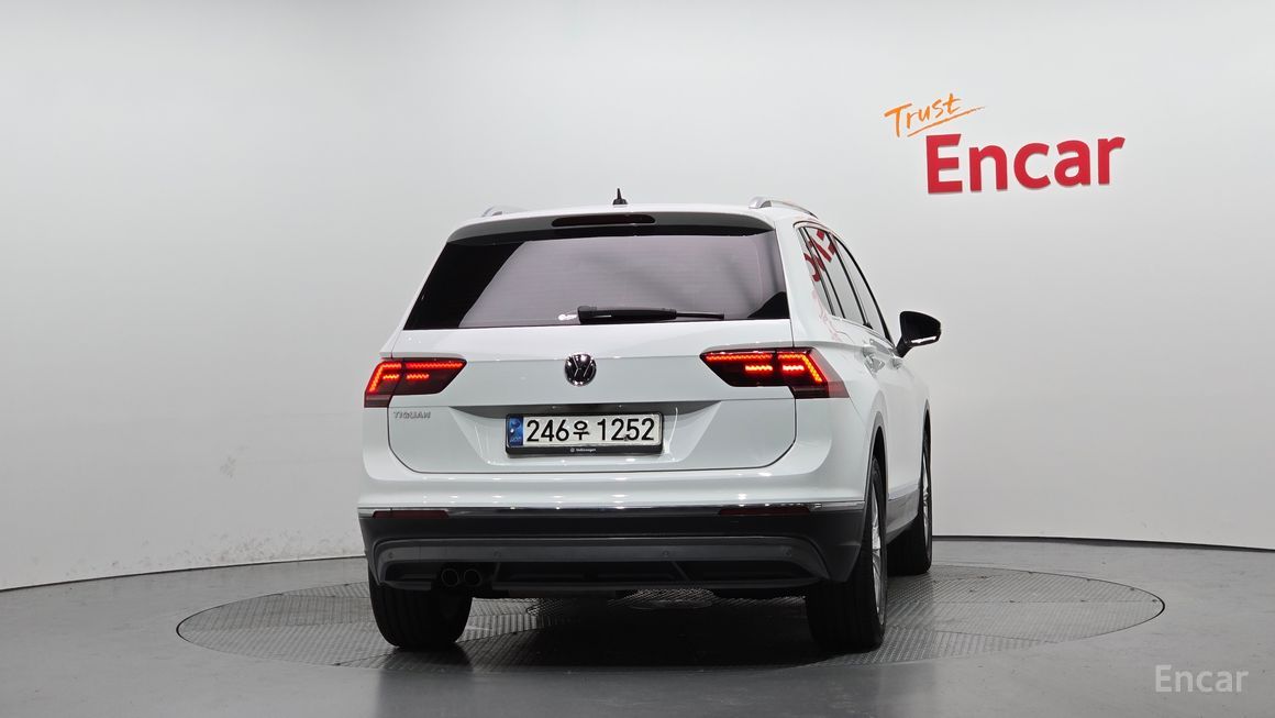 Volkswagen Tiguan - фото 3