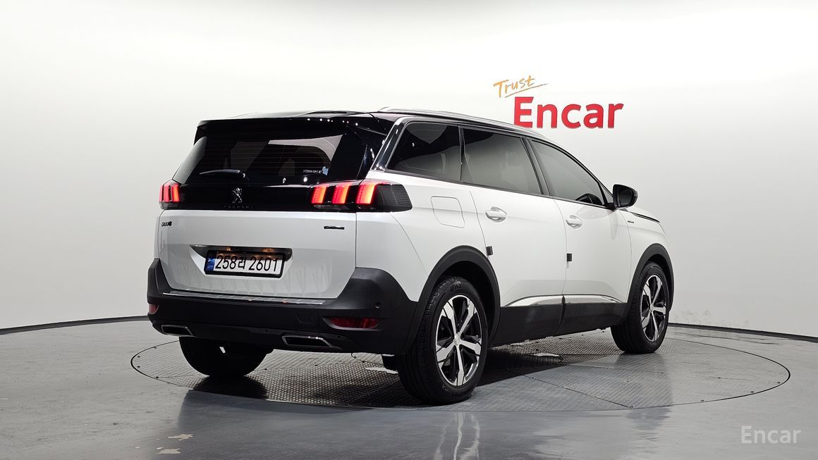 Peugeot 5008 - фото 1