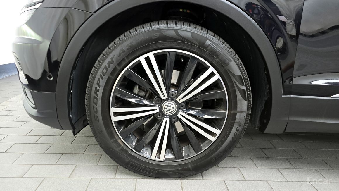 Volkswagen Tiguan - фото 4
