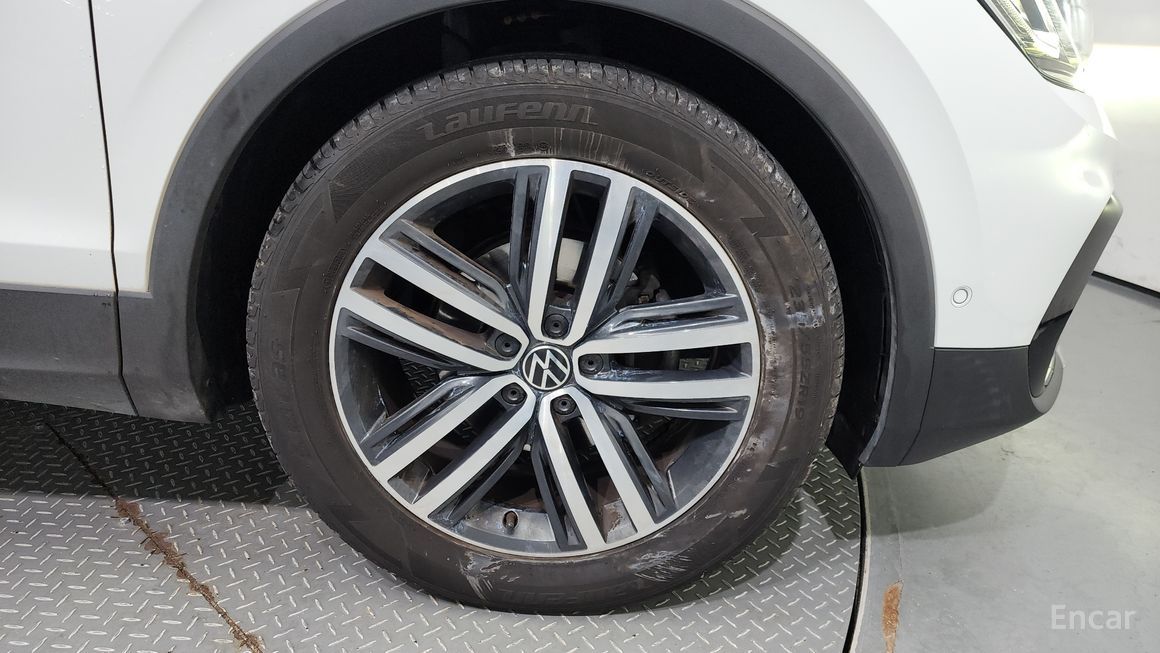 Volkswagen Tiguan - фото 4