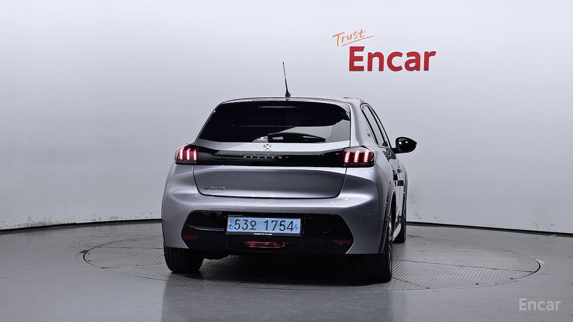 Peugeot 208 - фото 3