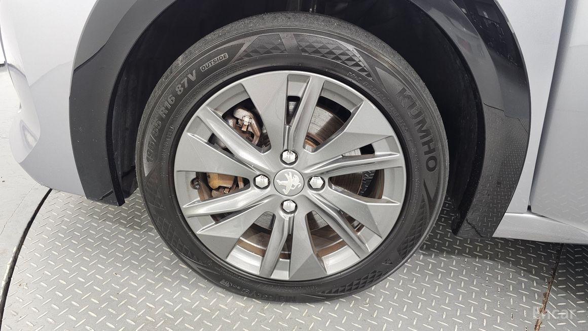 Peugeot 208 - фото 4