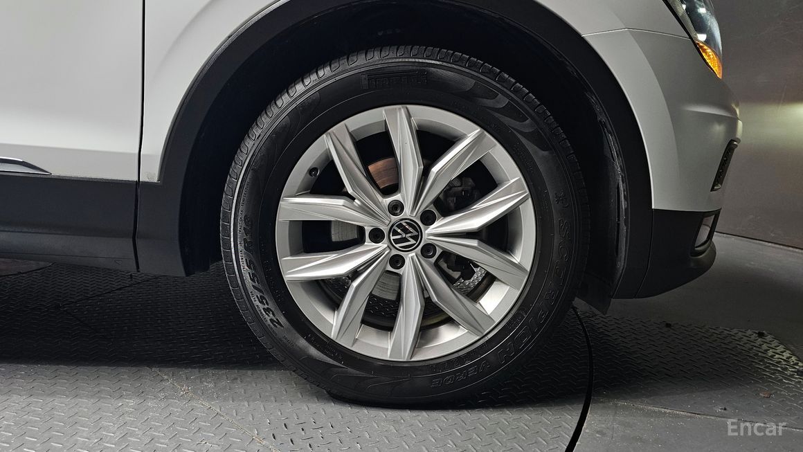 Volkswagen Tiguan - фото 4