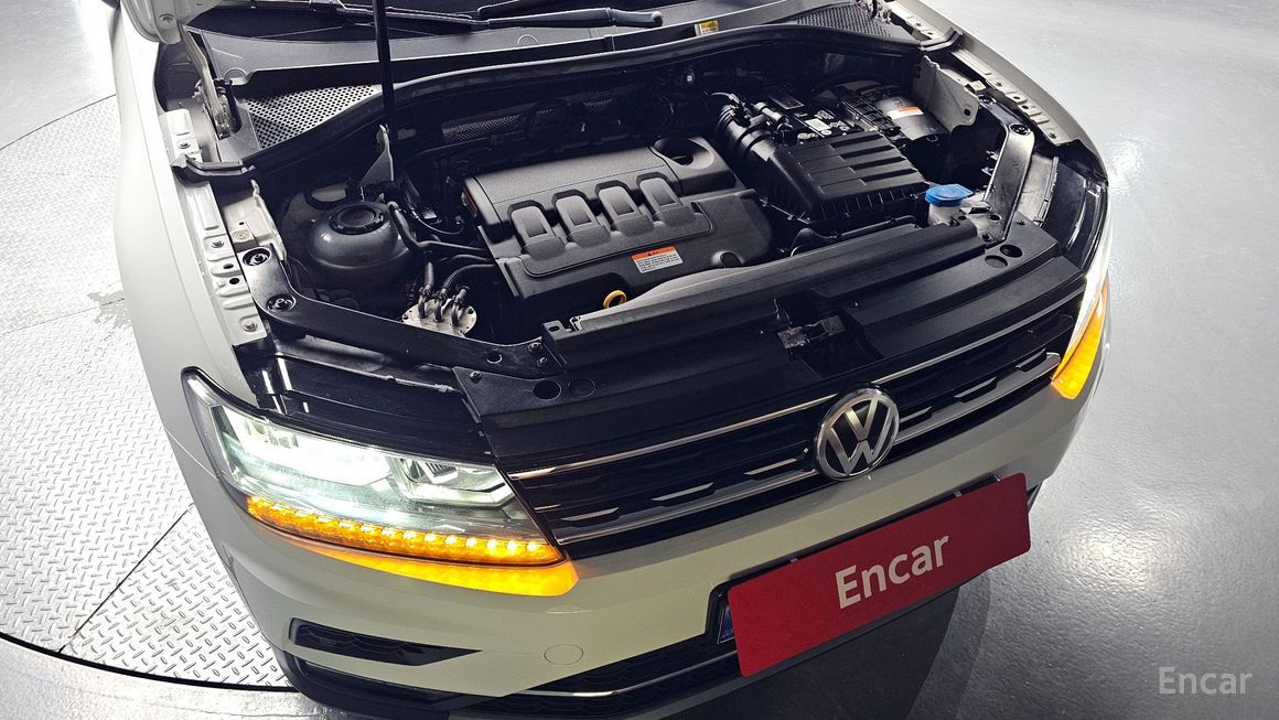 Volkswagen Tiguan - фото 5