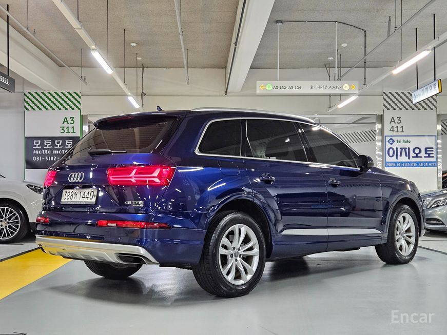Audi Q7 - фото 1