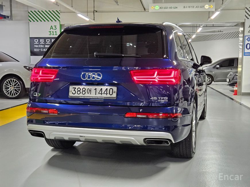 Audi Q7 - фото 3