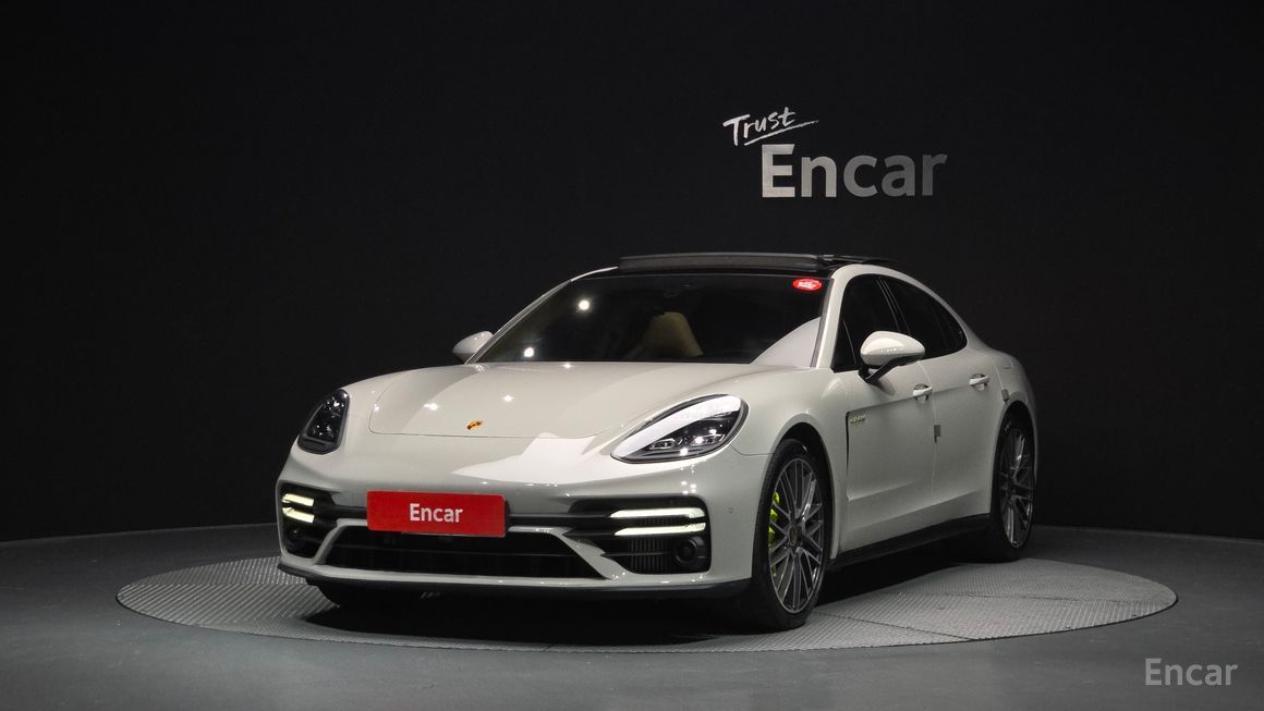 Porsche Panamera - фото 0