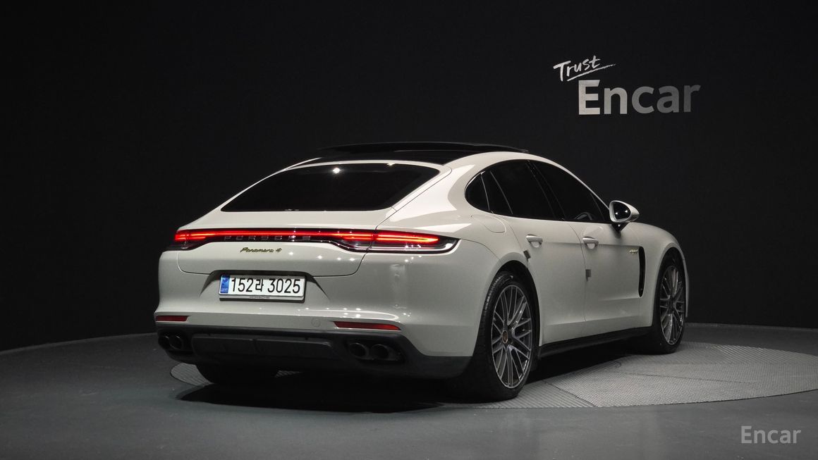 Porsche Panamera - фото 1