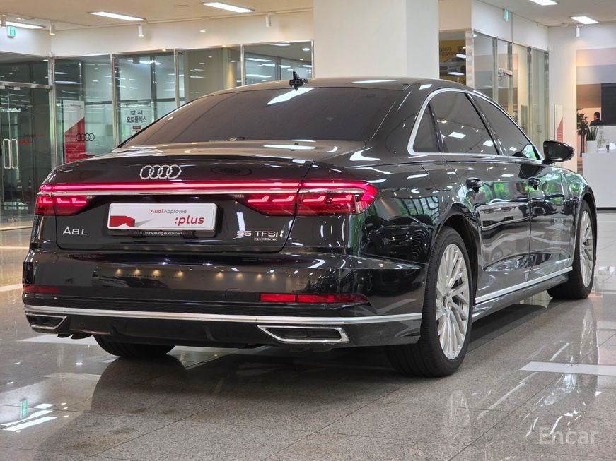 Audi A8 - фото 1