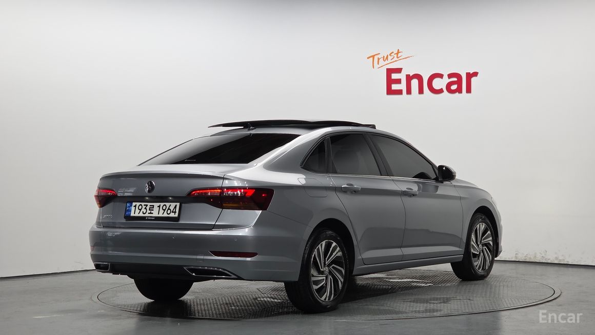 Volkswagen Jetta - фото 1