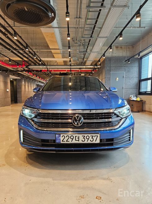 Volkswagen Jetta - фото 0