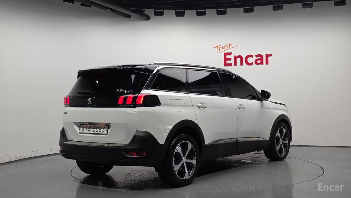 Peugeot 5008 - фото 1