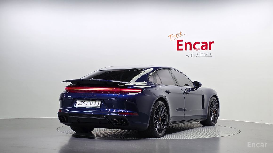 Porsche Panamera - фото 1