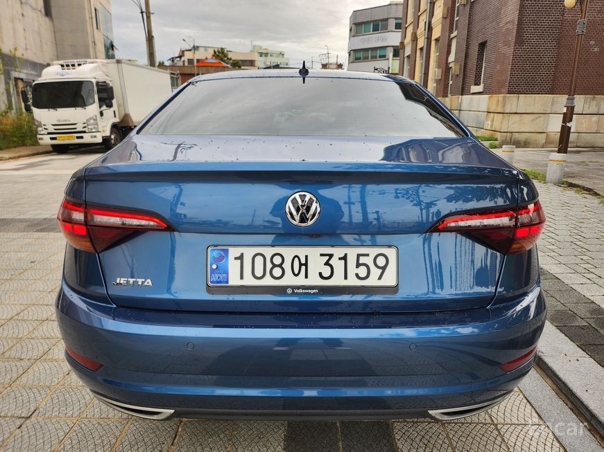 Volkswagen Jetta - фото 1