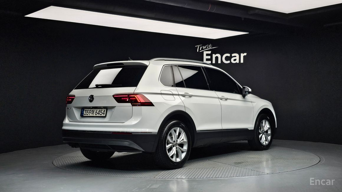 Volkswagen Tiguan - фото 1