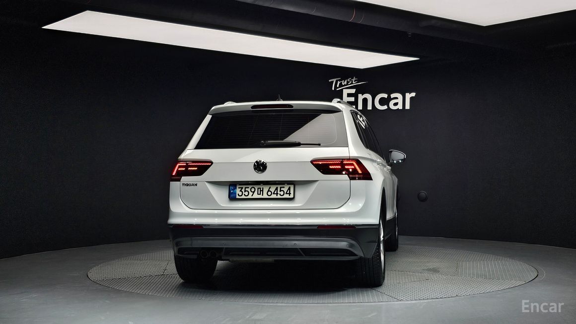 Volkswagen Tiguan - фото 3