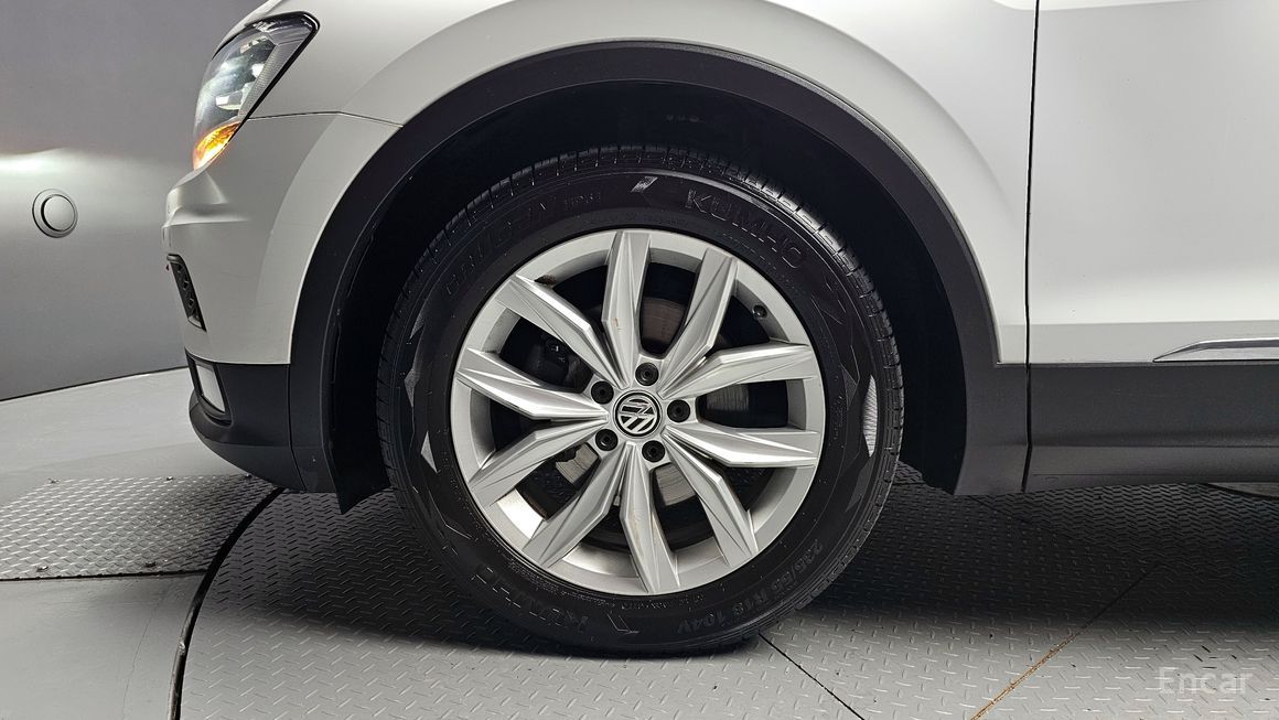 Volkswagen Tiguan - фото 4