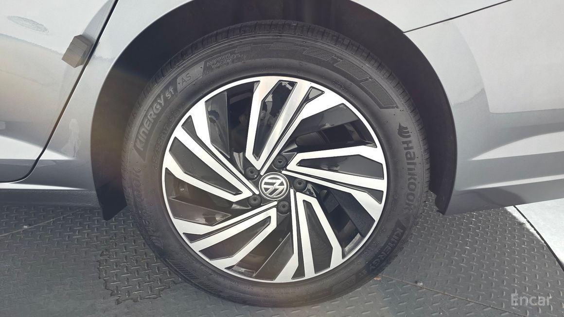Volkswagen Jetta - фото 4