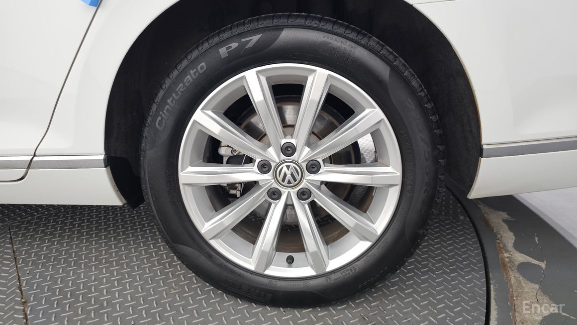 Volkswagen Passat - фото 4