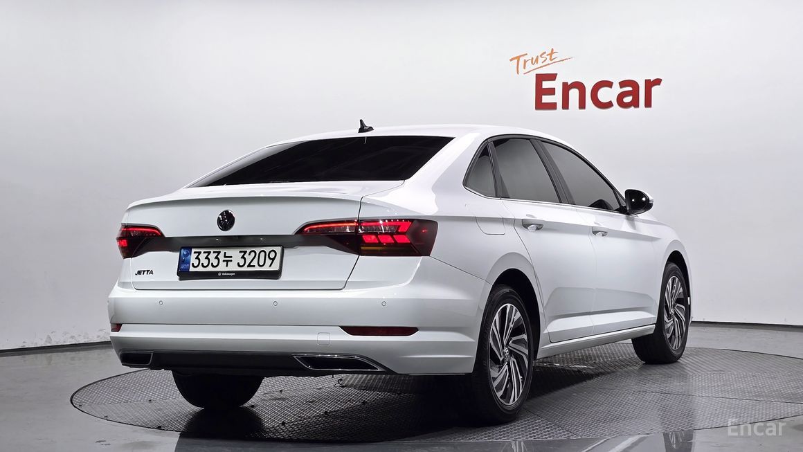 Volkswagen Jetta - фото 1