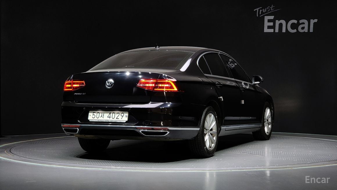 Volkswagen Passat - фото 1