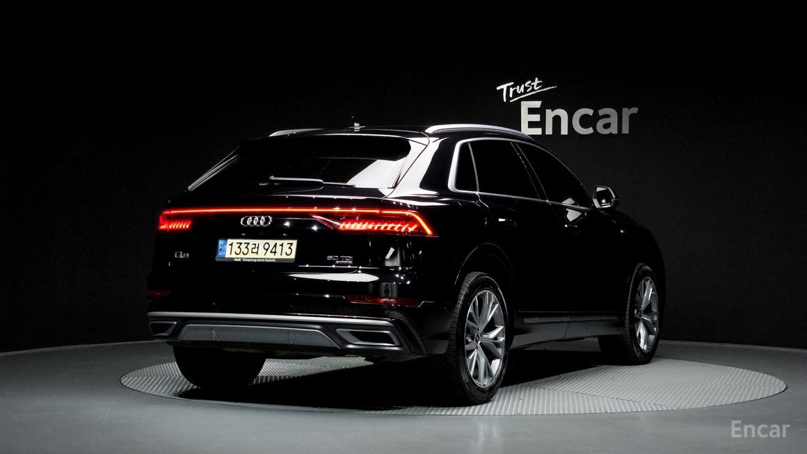 Audi Q8 - фото 1