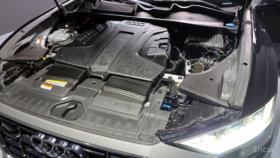 Audi Q8 - фото 5