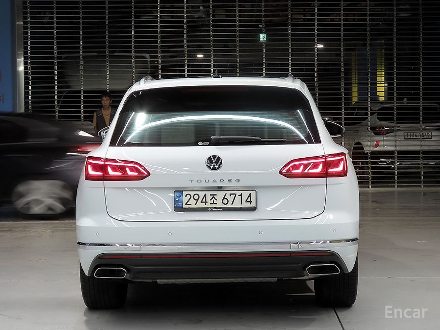 Volkswagen Touareg - фото 2