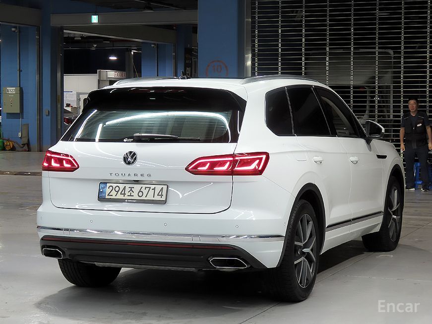 Volkswagen Touareg - фото 3