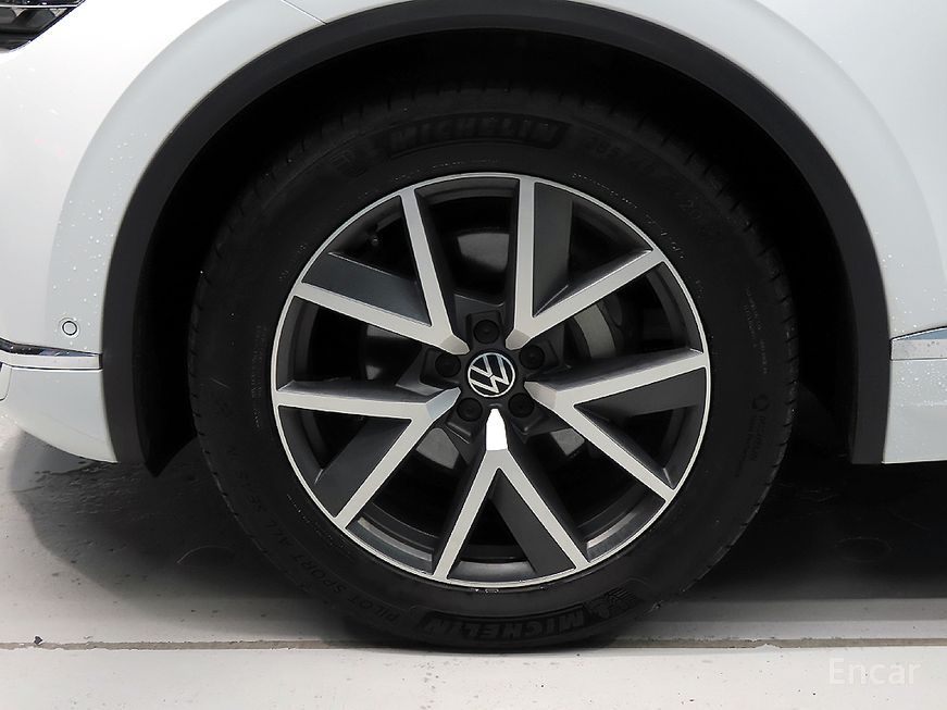 Volkswagen Touareg - фото 4