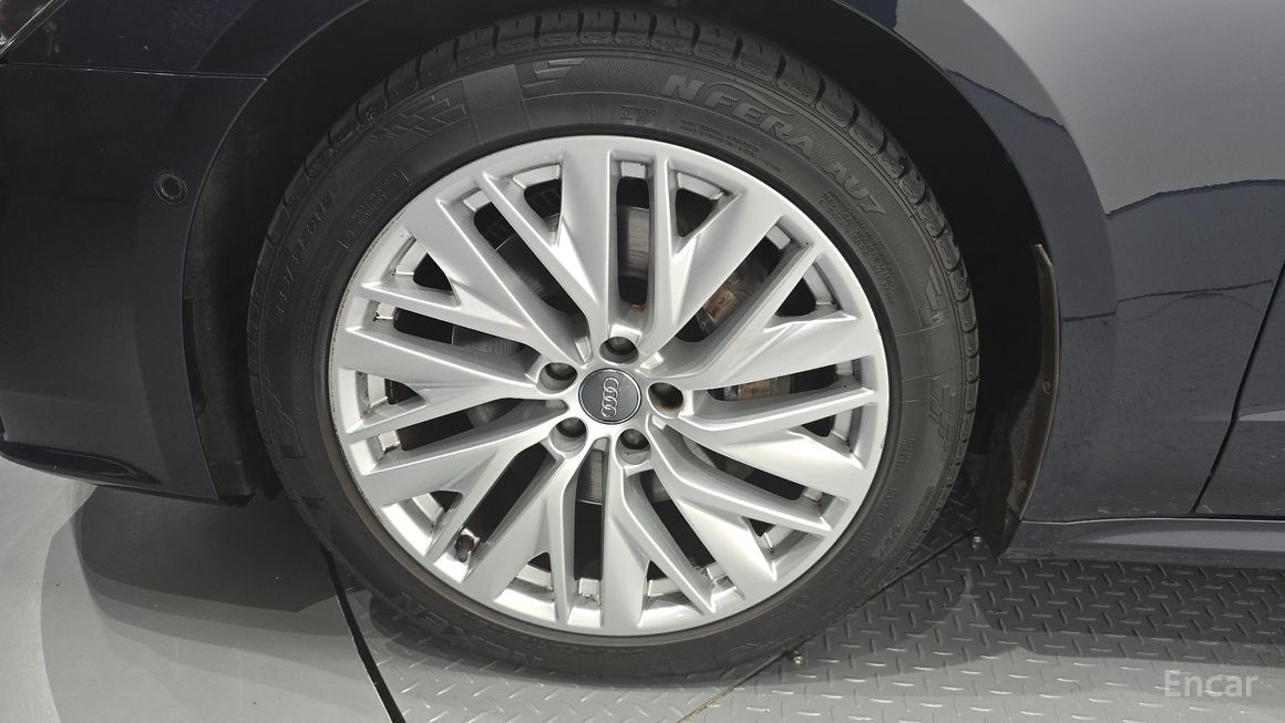 Audi A7 - фото 4