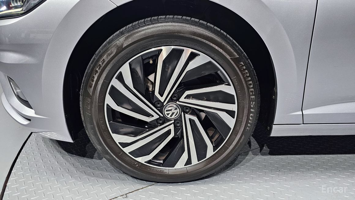 Volkswagen Jetta - фото 4