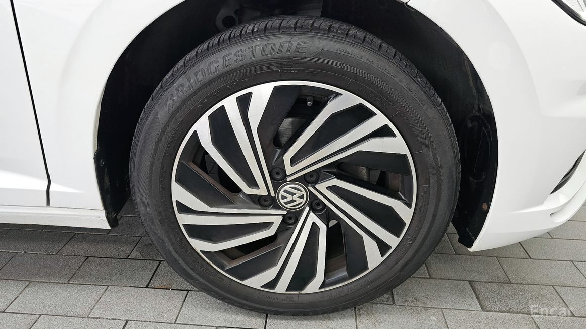 Volkswagen Jetta - фото 4