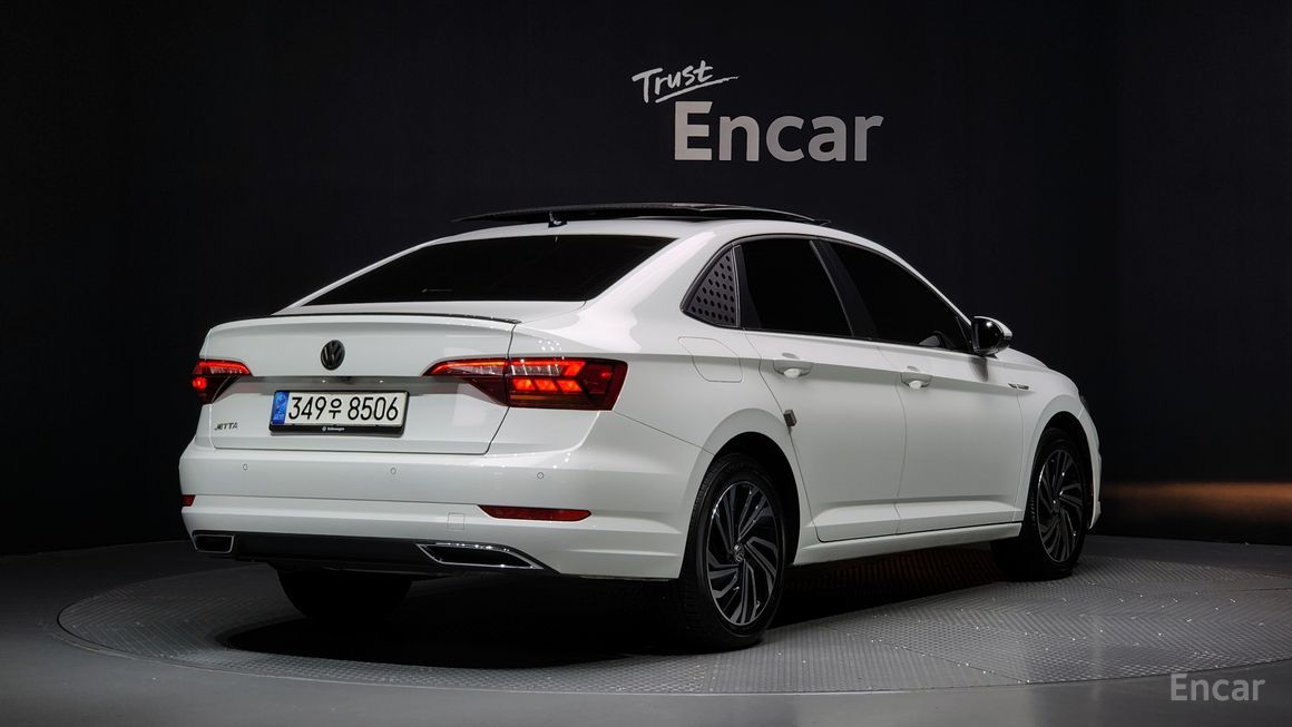 Volkswagen Jetta - фото 1