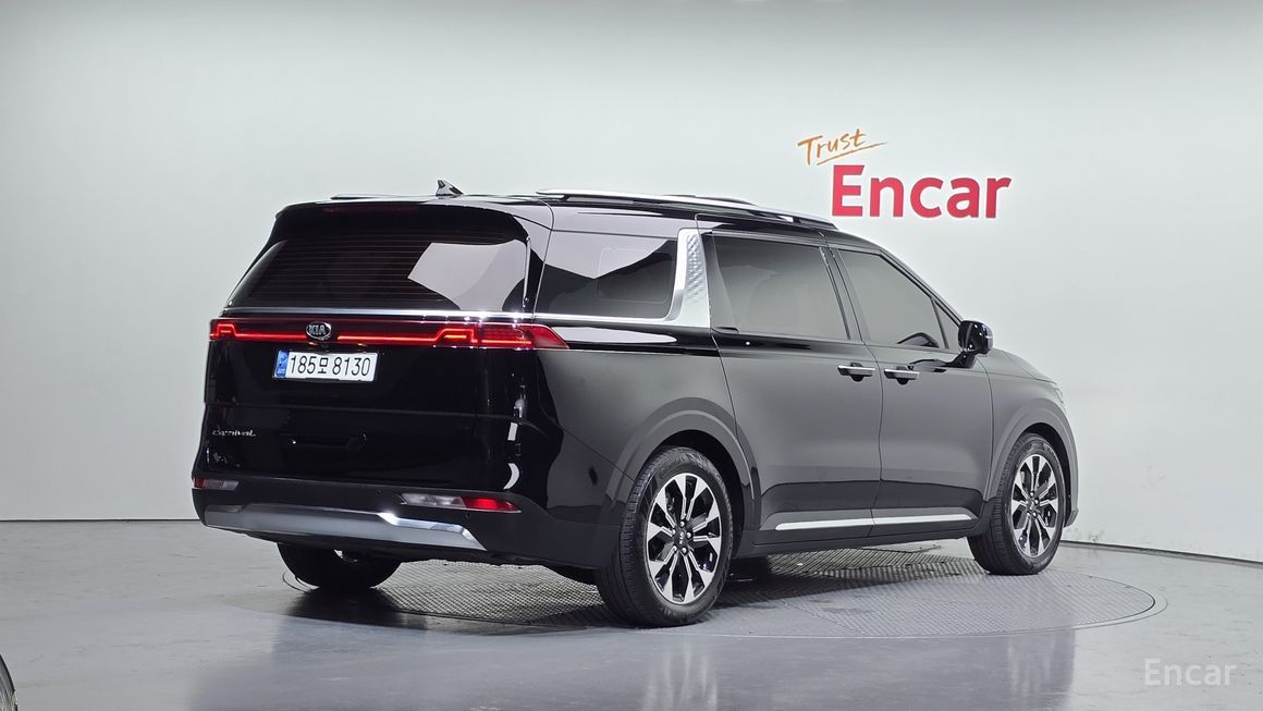 Kia Carnival - фото 1