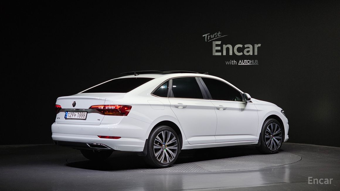 Volkswagen Jetta - фото 1