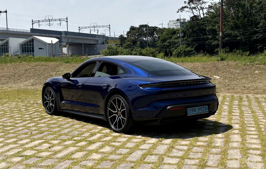 Porsche Taikan - фото 6