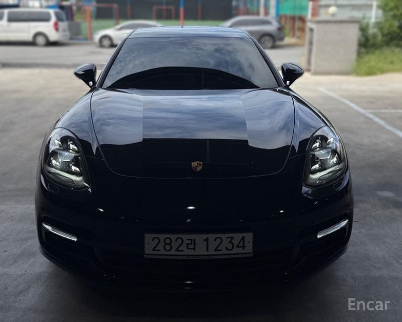 Porsche Panamera - фото 0